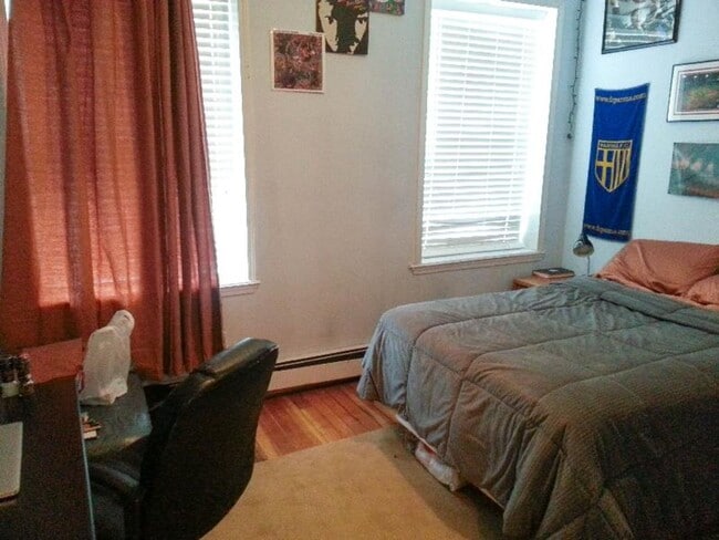 Building Photo - Awesome value four bedroom in Brookline