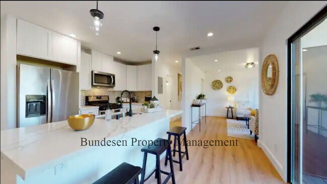 Building Photo - 1-Bed in Petaluma – All Utilities Included