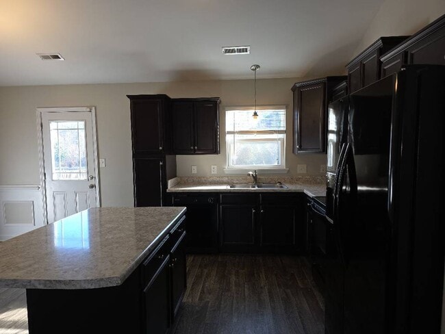 Building Photo - 3 bedroom, 2 bath in Rockford Forest