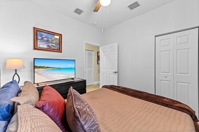Building Photo - 3043 Grandiflora Dr