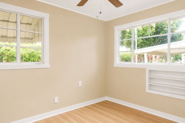 Building Photo - 1 Bedroom, 1 Bathroom Home for Rent in Zephyrhills!