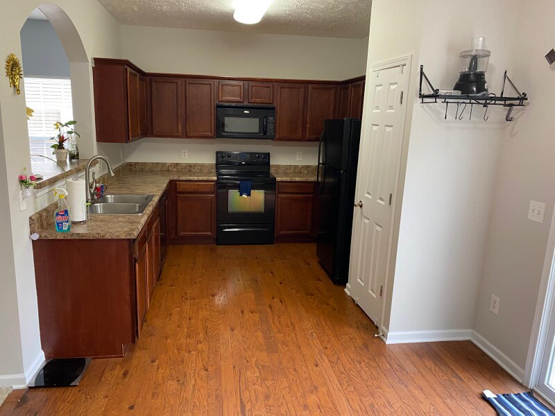 Building Photo - 1507 Hamden Dr