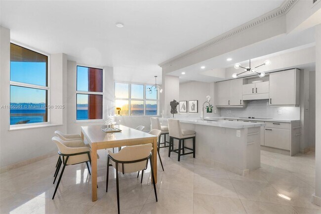 Building Photo - 2100 N Ocean Blvd