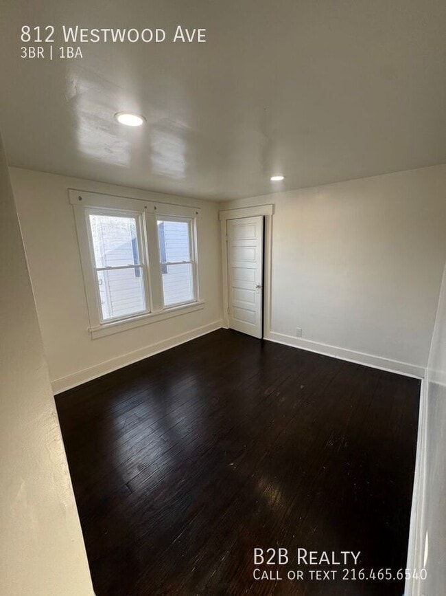 Building Photo - 812 Westwood Ave