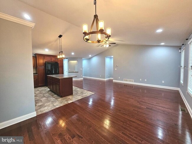 Building Photo - 5 Harcourt Dr