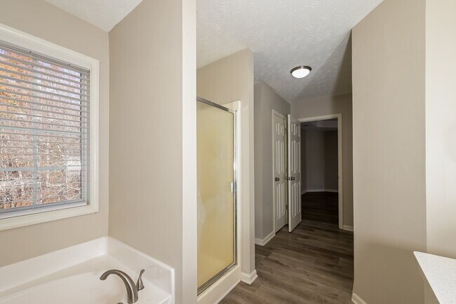 Building Photo - 2152 Glen Hope Ln