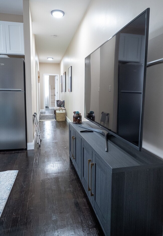 Building Photo - 245 W 113th St