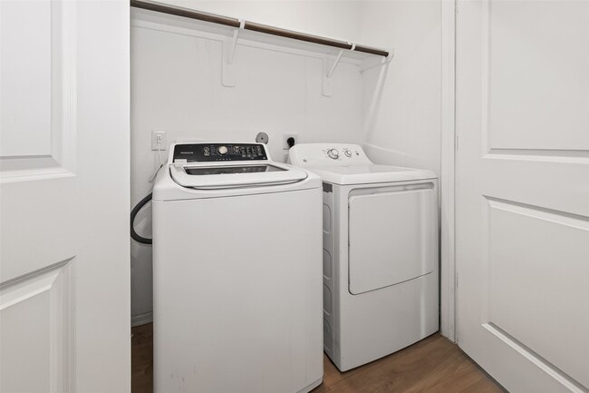 Building Photo - 7642 Terania Mdw Ln