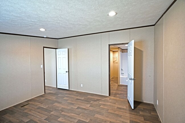 Building Photo - 1358 Bartels St