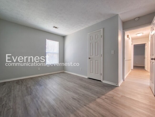 Building Photo - 3 Bed, 2 Bath Home with Fenced Yard / Pet-Friendly / Coming Soon!