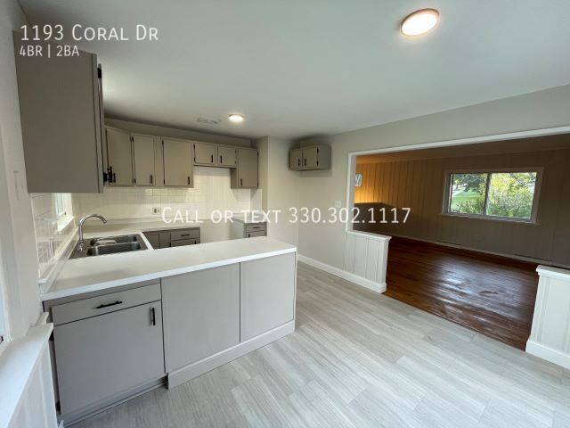Building Photo - Spacious 4 bedroom home for rent - Akron
