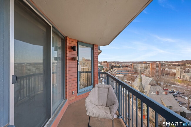 Building Photo - 25 Forest St