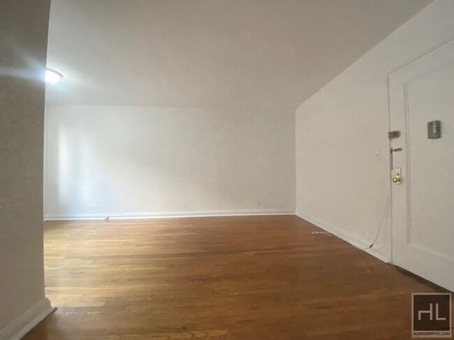 Building Photo - 162 E 55th St