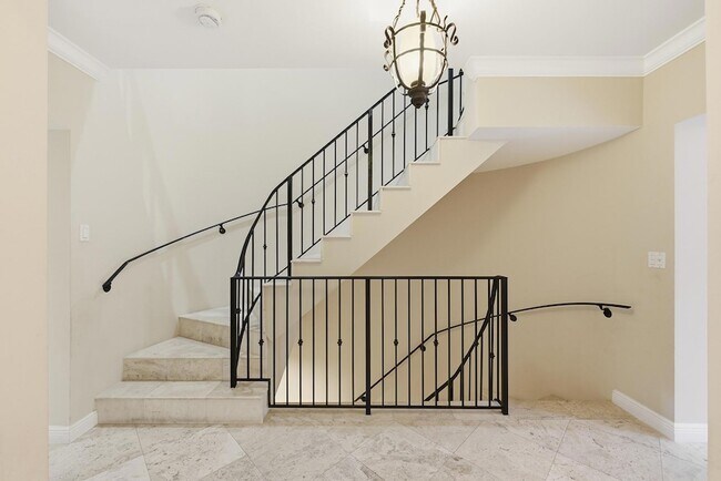 Building Photo - 6204 Paradise Point Dr