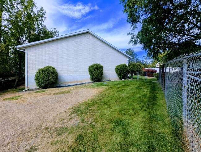 Building Photo - 1504 Spring Ln