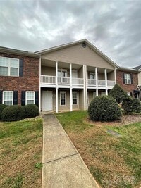 Building Photo - Spacious 2BR 2BA Townhome In Prime Location!