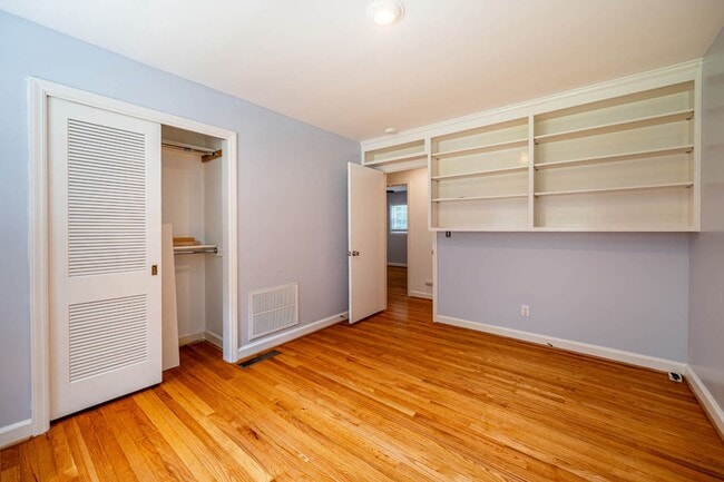 Building Photo - 4222 Arbutus Dr