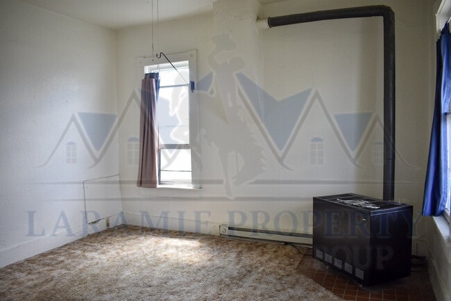 Building Photo - 2 Bedroom 1 Bathroom House