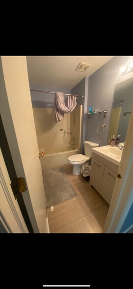 Building Photo - 1915 Chestnut Grove Dr