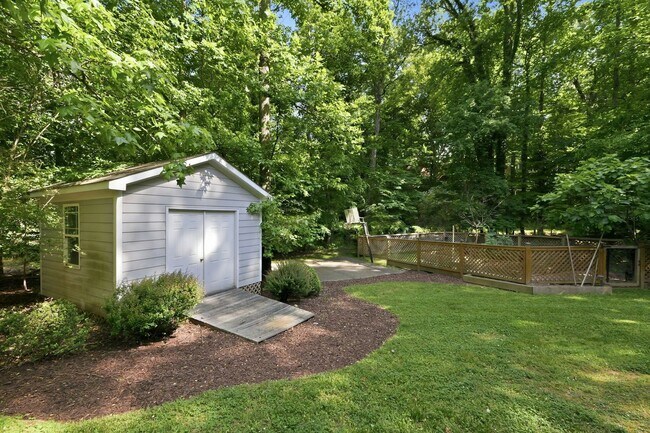 Building Photo - Gorgeous and Spacious 5 Bedroom Home, Cul-de-sac lot, Vaulted Ceilings, Large Backyard, Stunning ...