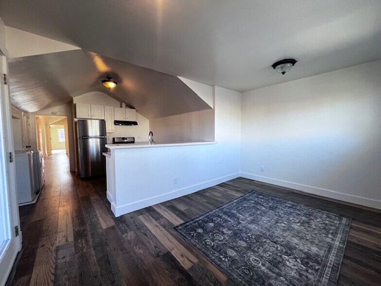 Building Photo - 722 30th St