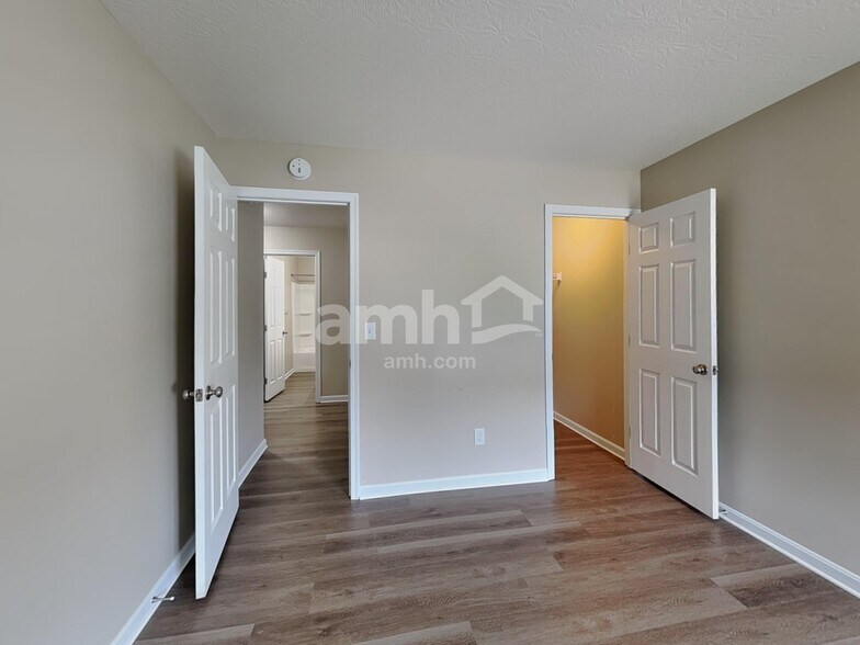 Building Photo - 9694 Ridge Xing
