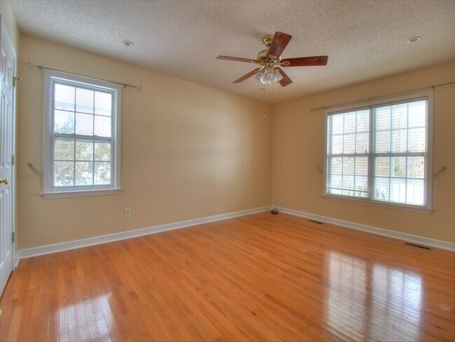 Building Photo - 940 Winterside Ln