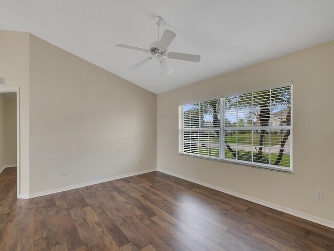 Building Photo - 962 Montrose Ave