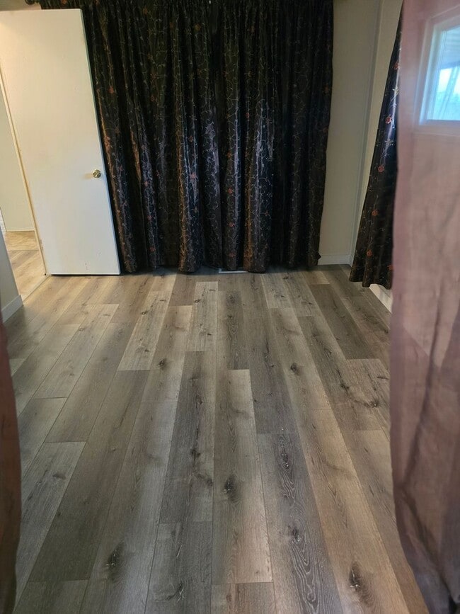 Building Photo - 3 bed 2 bath Mobile Home for rent  Rent in Grants Pass