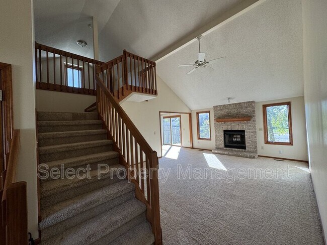 Building Photo - 7401 Montclair Dr
