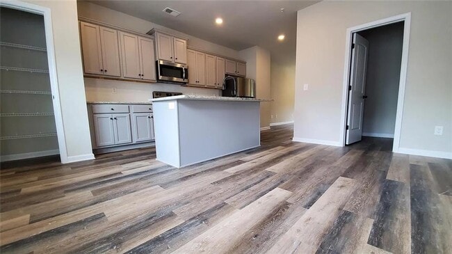 Building Photo - 1055 Bayrose Cir