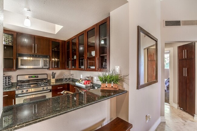 Building Photo - 260 E Flamingo Rd