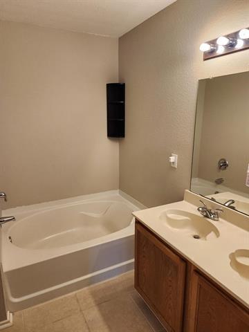 Building Photo - 4028 Thoroughbred Trail