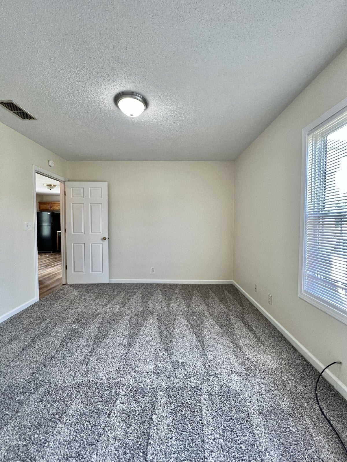 Building Photo - "Charming 2-Bedroom Retreat with 912 Sq Ft of Cozy Living in Oak Grove!"