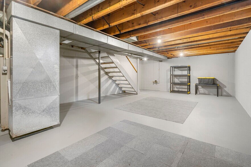 Building Photo - 2601 S Seneca Ave