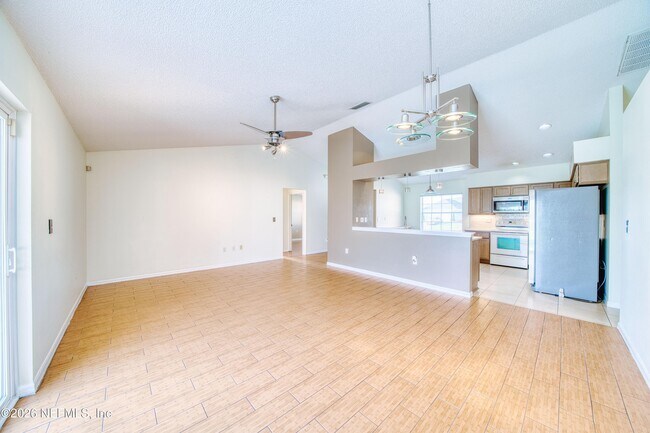 Building Photo - 5628 Loma Vista Dr W