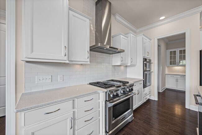 Building Photo - Stunning 4 bedrm, 3.5 Bath home in Chapel Cove of South Charlotte!