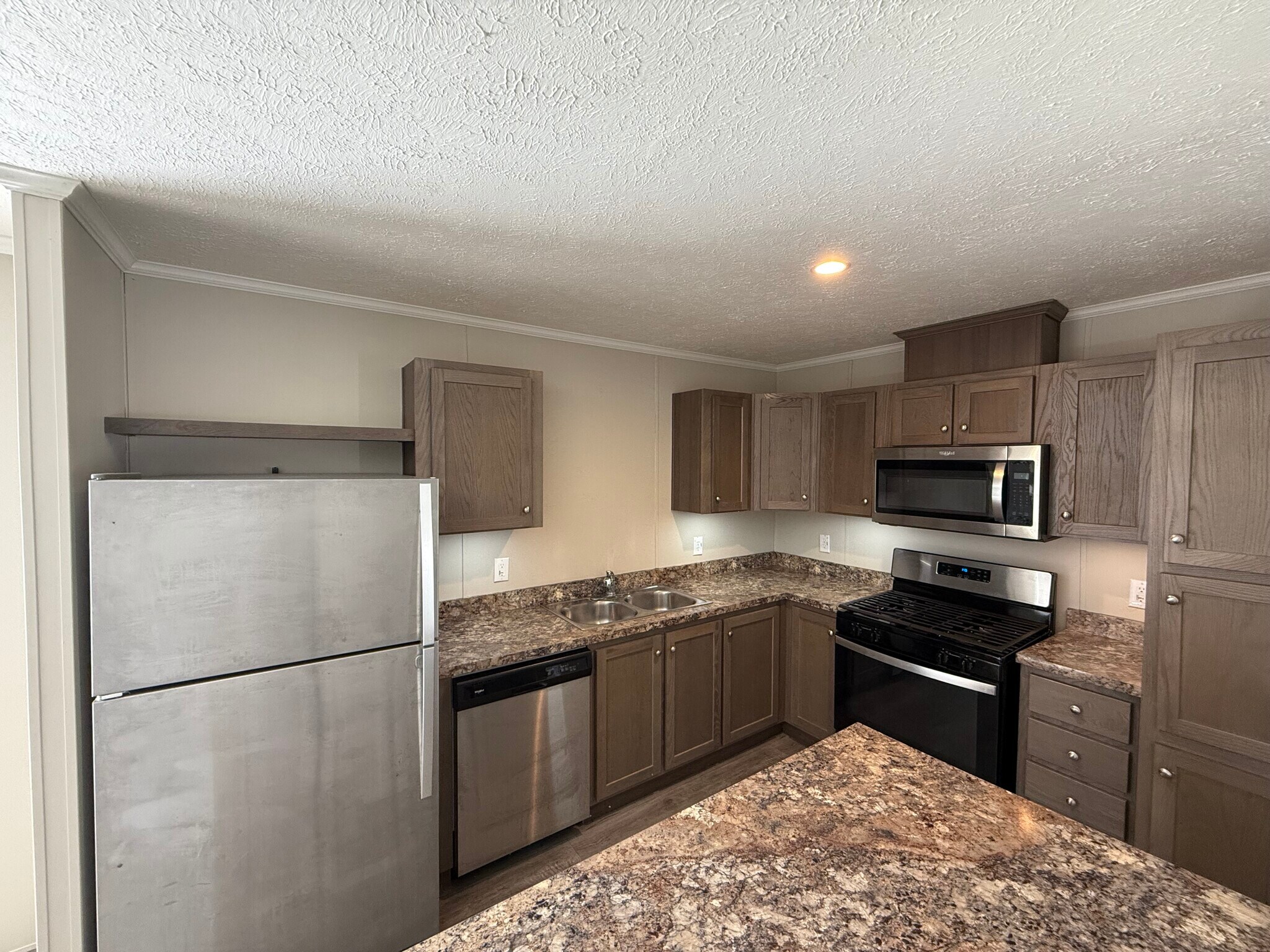 Building Photo - 9356 River Dr