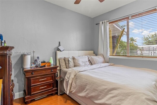 Building Photo - 860 Curtiss Dr