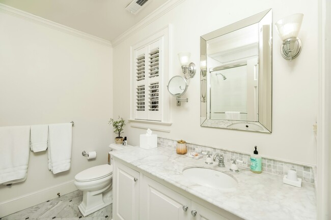 Building Photo - 84 1/3B King Street, Unit B