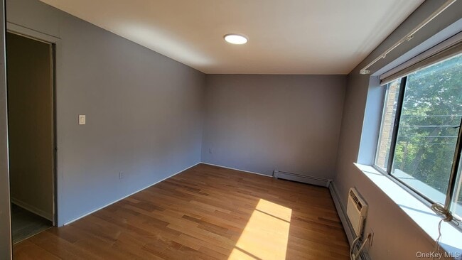 Building Photo - 6201 Spencer Terrace