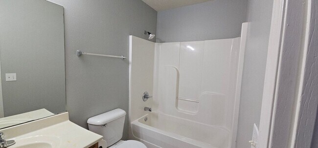 Building Photo - Charming 3BR House in Omaha