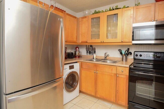 Building Photo - 3889 Pompano Dr SE