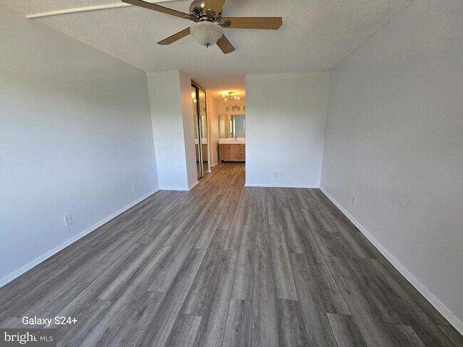 Building Photo - 5902 Mt Eagle Dr