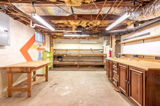 Building Photo - 611 Montgomery St