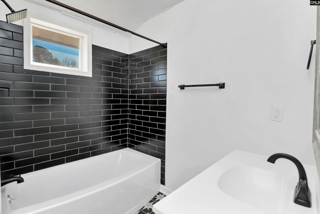 Building Photo - 203 Oliver St