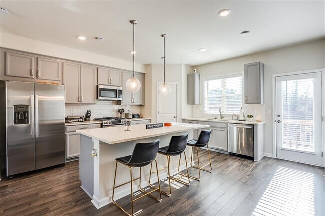 Building Photo - 1634 Halbrook Pl SW