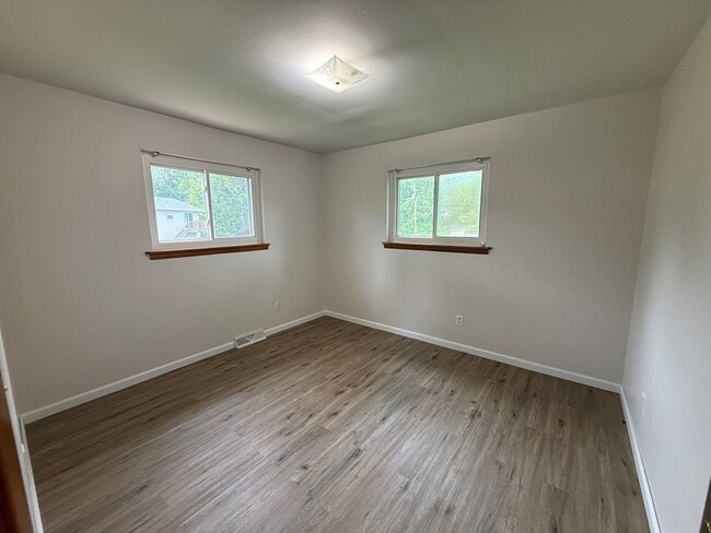 Building Photo - Conveniently located in the heart of Arnold!