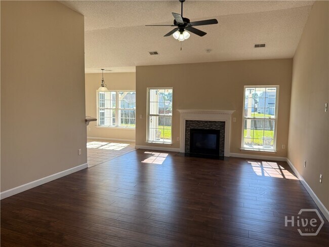 Building Photo - 107 Willow Point Cir