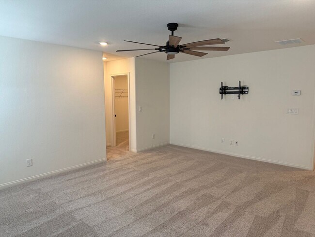 Building Photo - Spacious Home in Belcarra